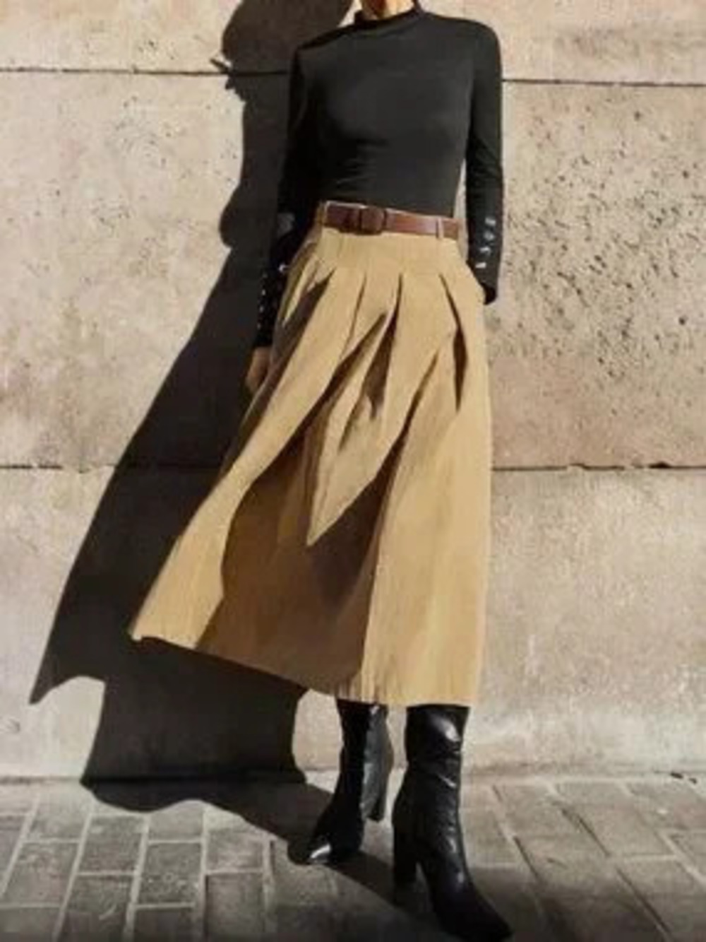 Khaki Pleated Casual Women's Skirt with Detachable Metal Belt and Side Pockets